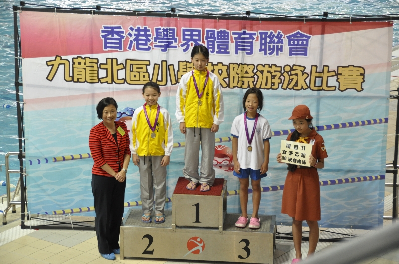 ../Images/10 Girls B 50m Freestyle Champion 5D Ng Yee Wing & 1st-Runner up 5E Chan Ashley.jpg